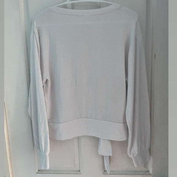 GAP Women’s Top - Picture 2 of 3